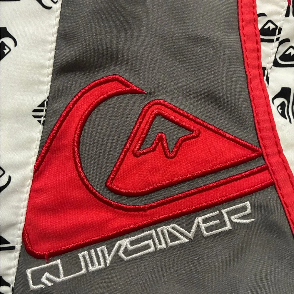 Men’s Board Shorts Quicksilver Size 36 VELCRO closure pocket. EUC SWIM SURF